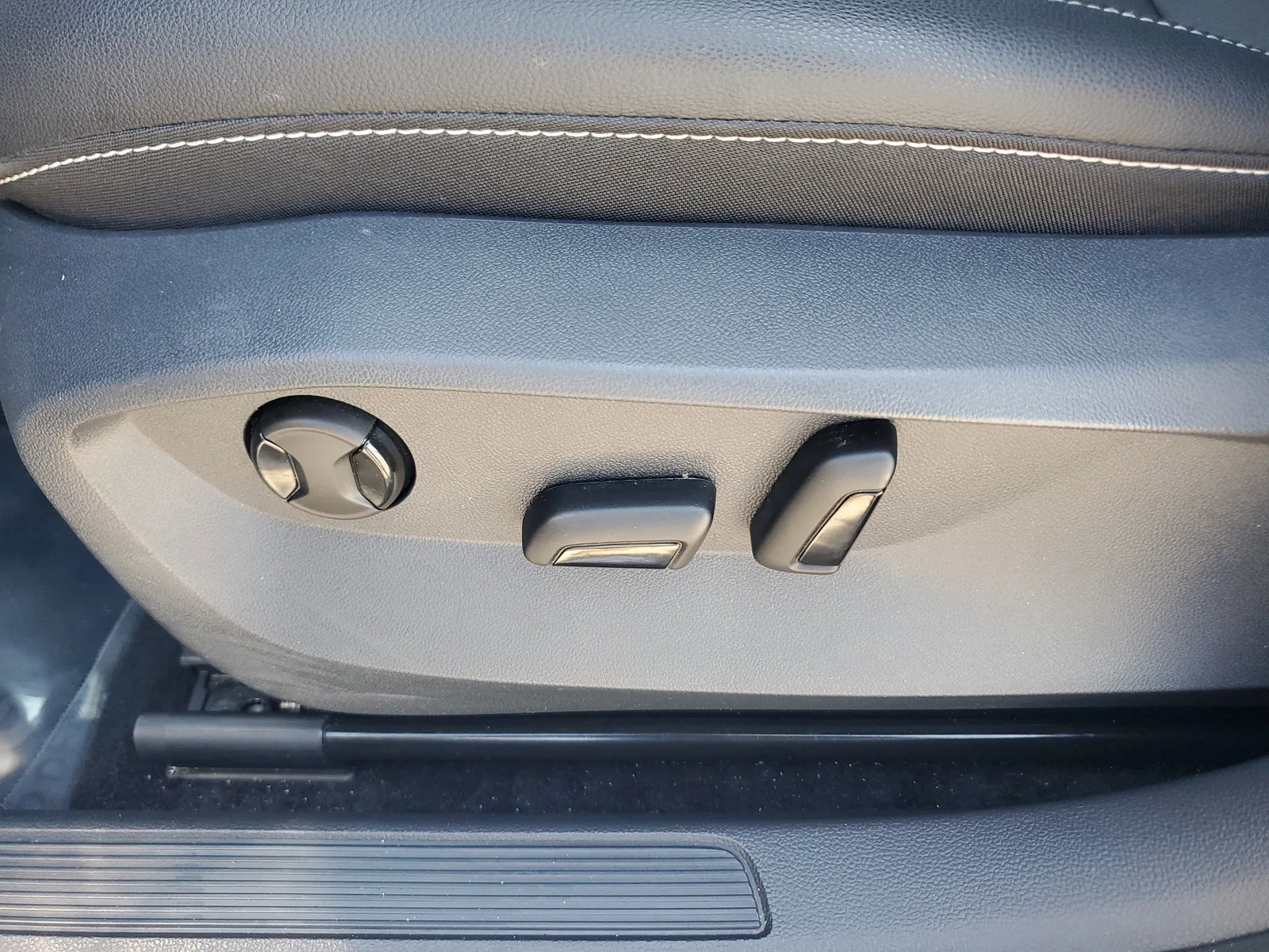 2022 Volkswagen Taos SE photo 12