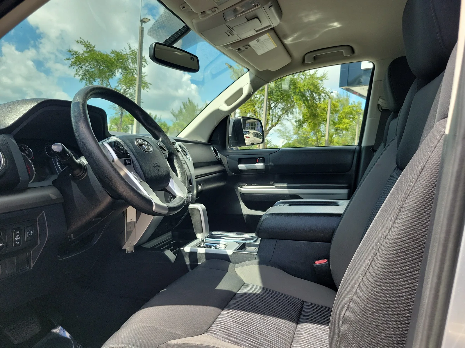 2017 Toyota Tundra 2WD SR photo 11