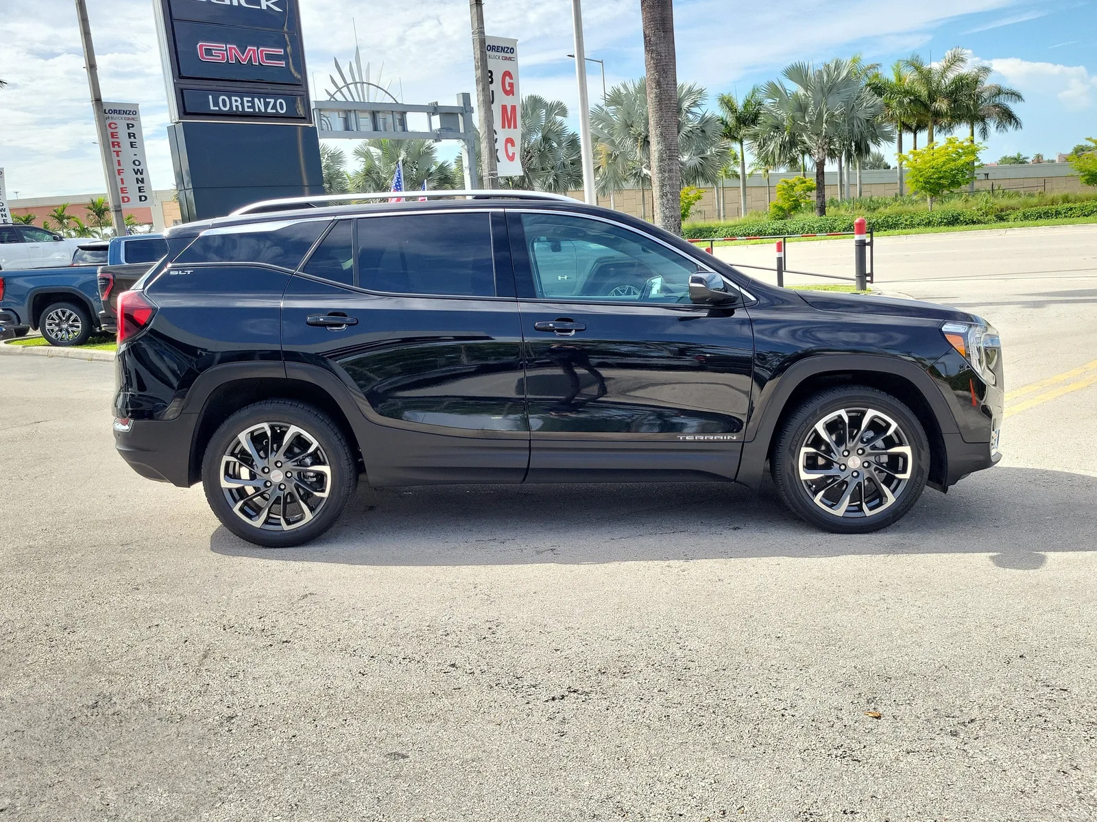 2023 GMC Terrain SLT photo 4