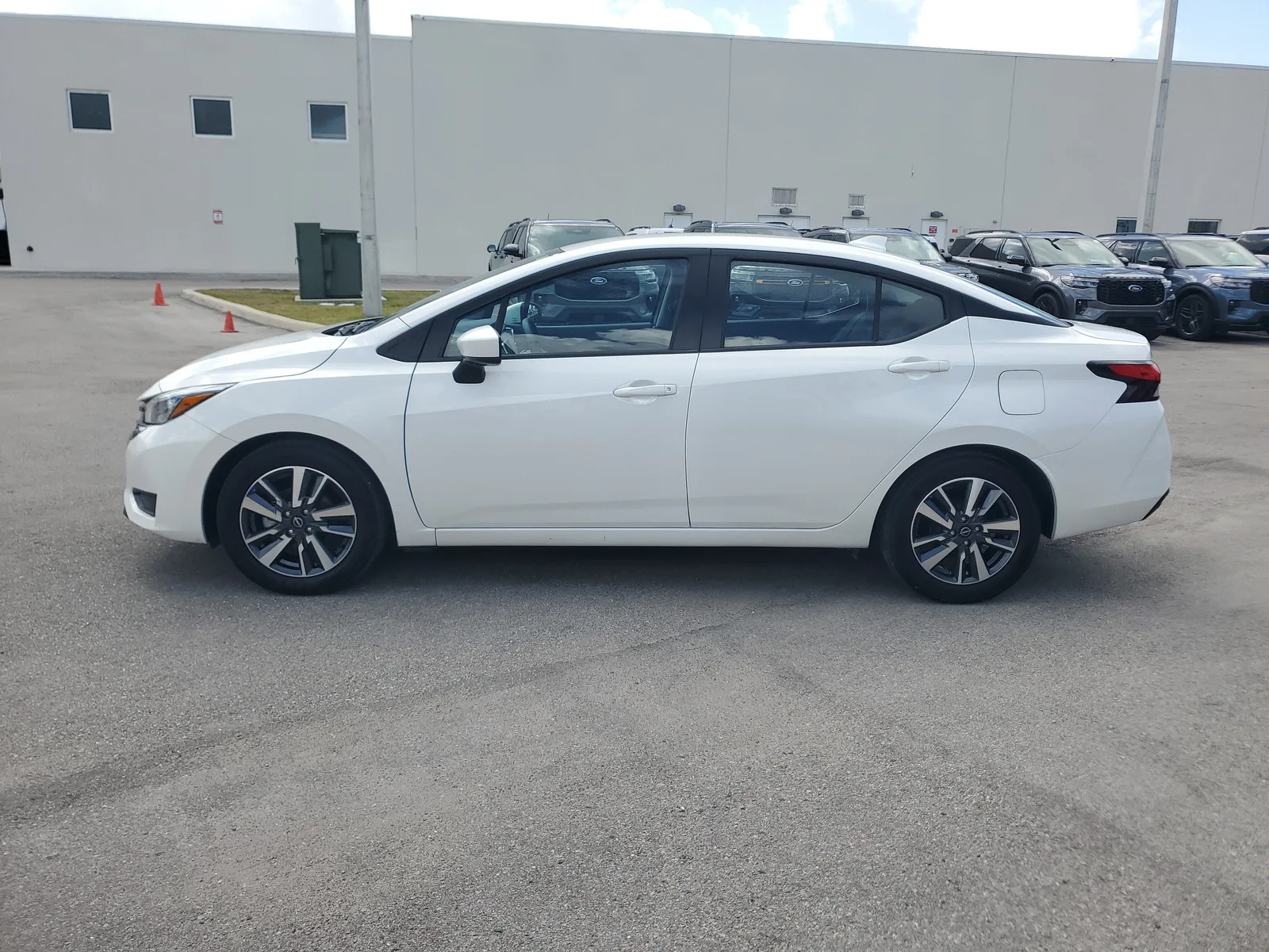 2025 Nissan Versa SV photo 8