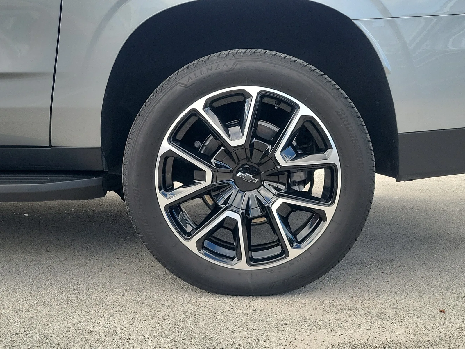 2025 Chevrolet Suburban RST Diesel photo 32