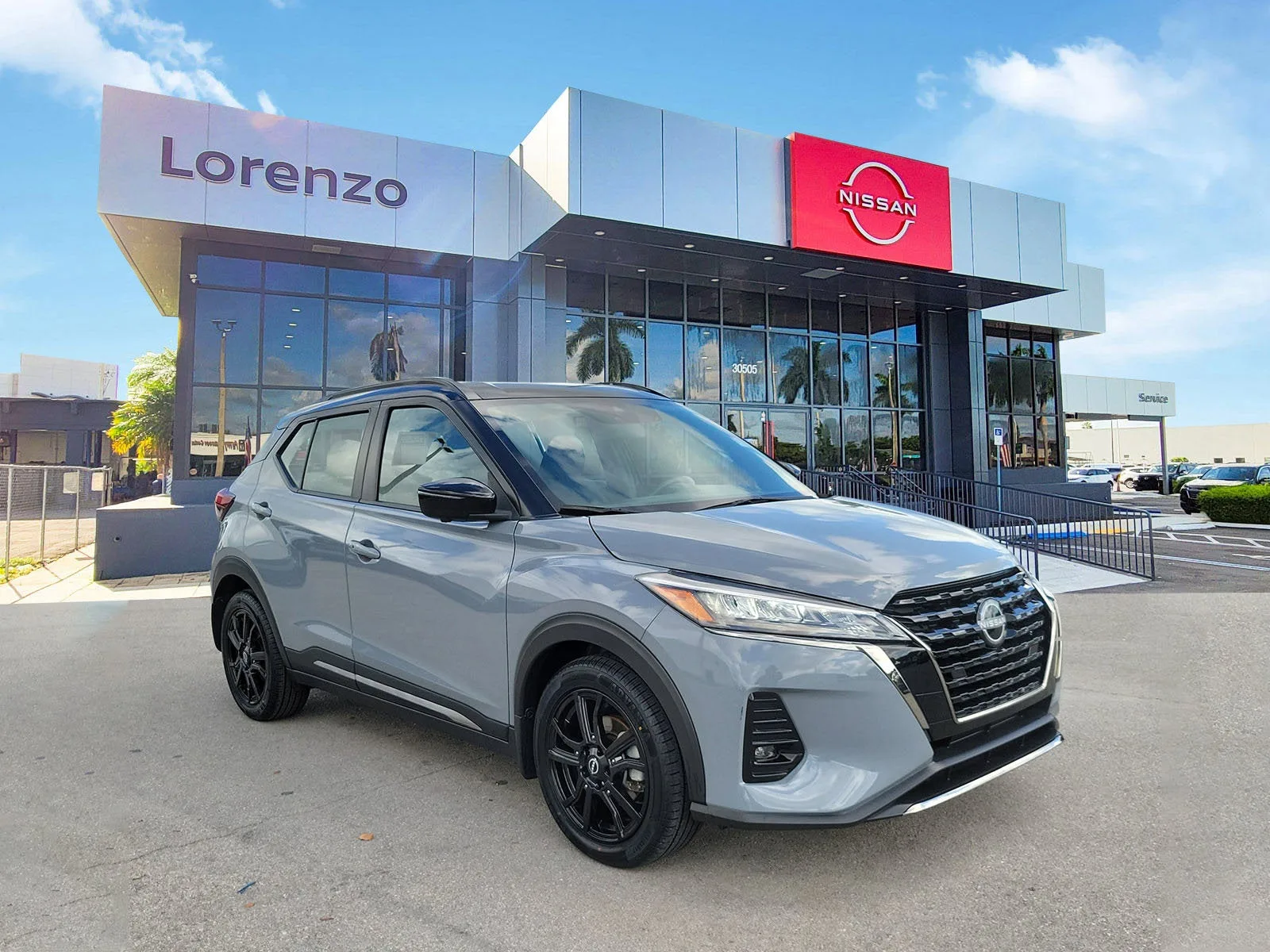 2023 Nissan Kicks SR photo 3