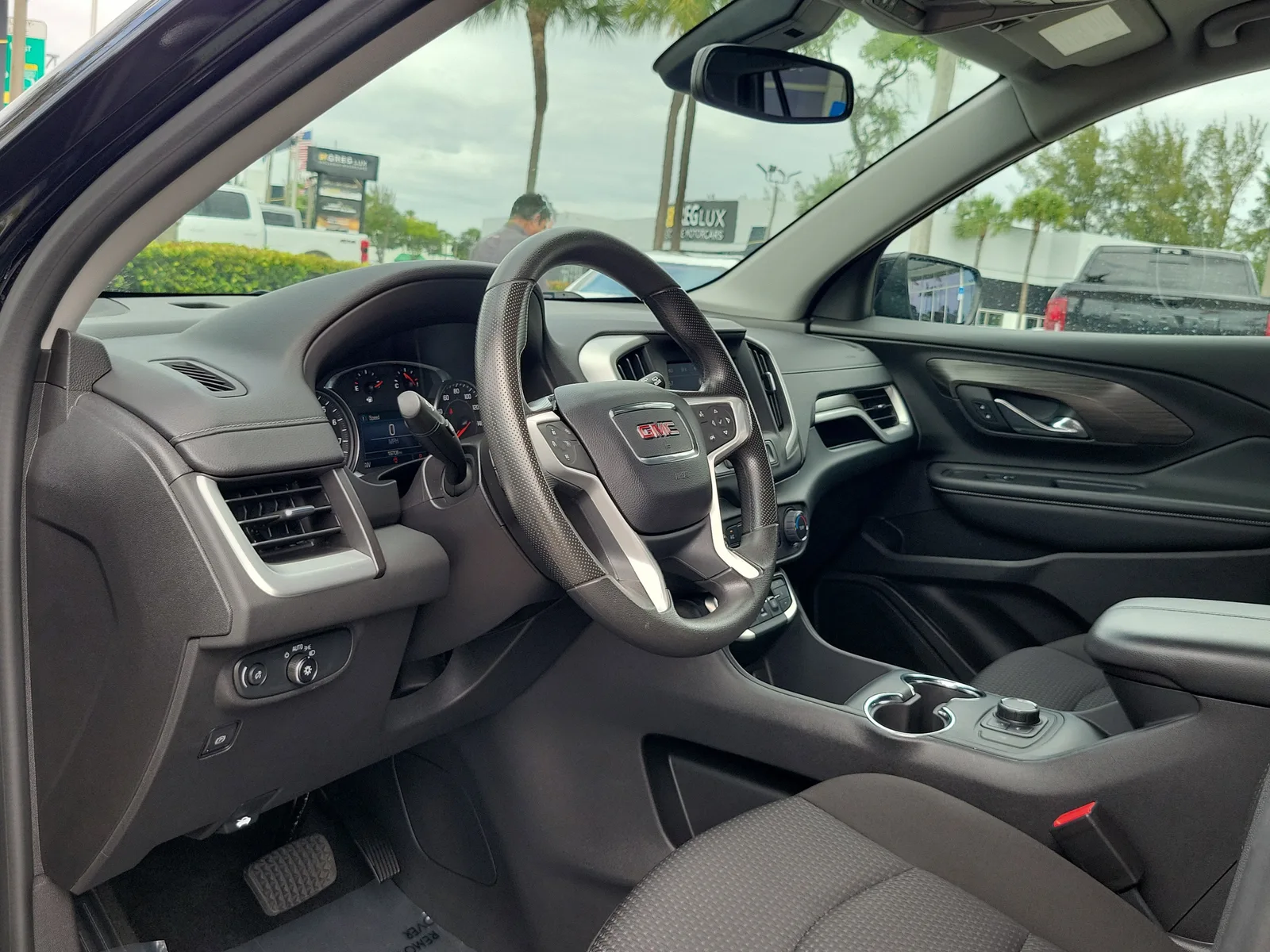 2024 GMC Terrain SLE photo 9