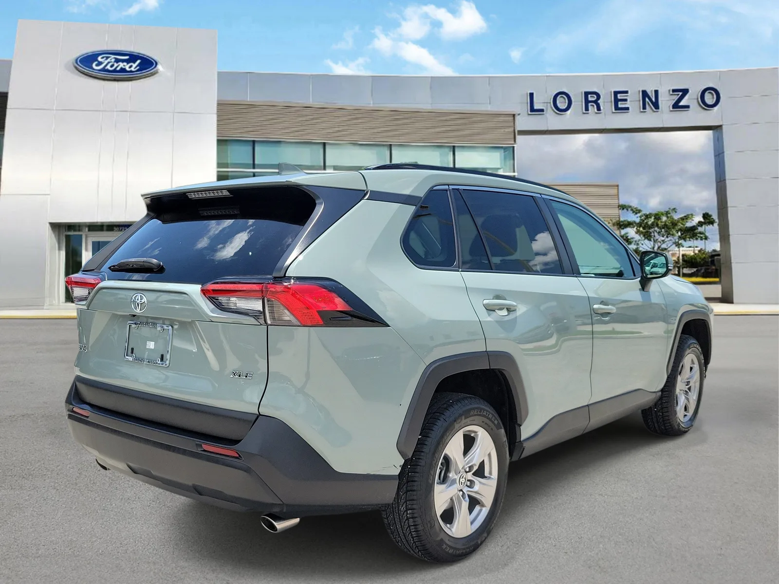 2022 Toyota RAV4 XLE photo 5