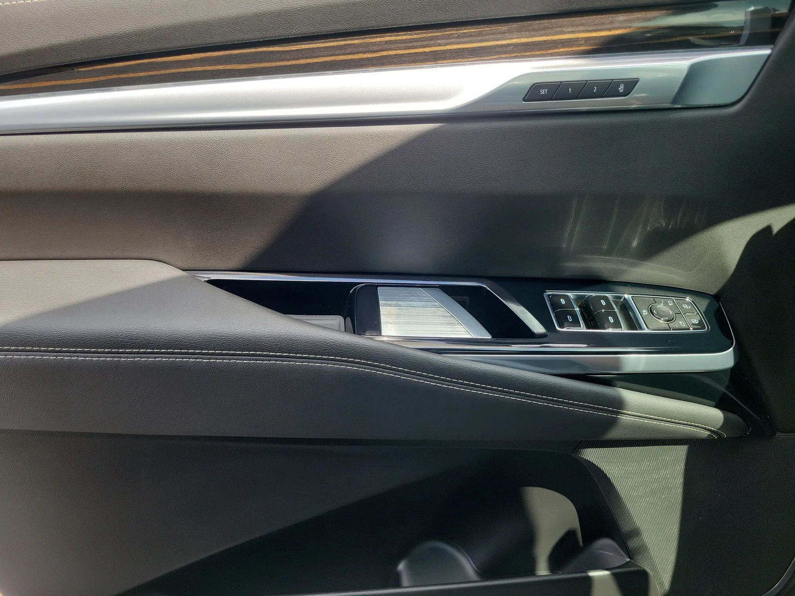 2025 Cadillac Escalade 4WD Premium Luxury photo 30