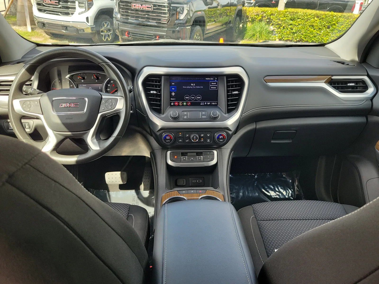 2023 GMC Acadia SLE photo 18