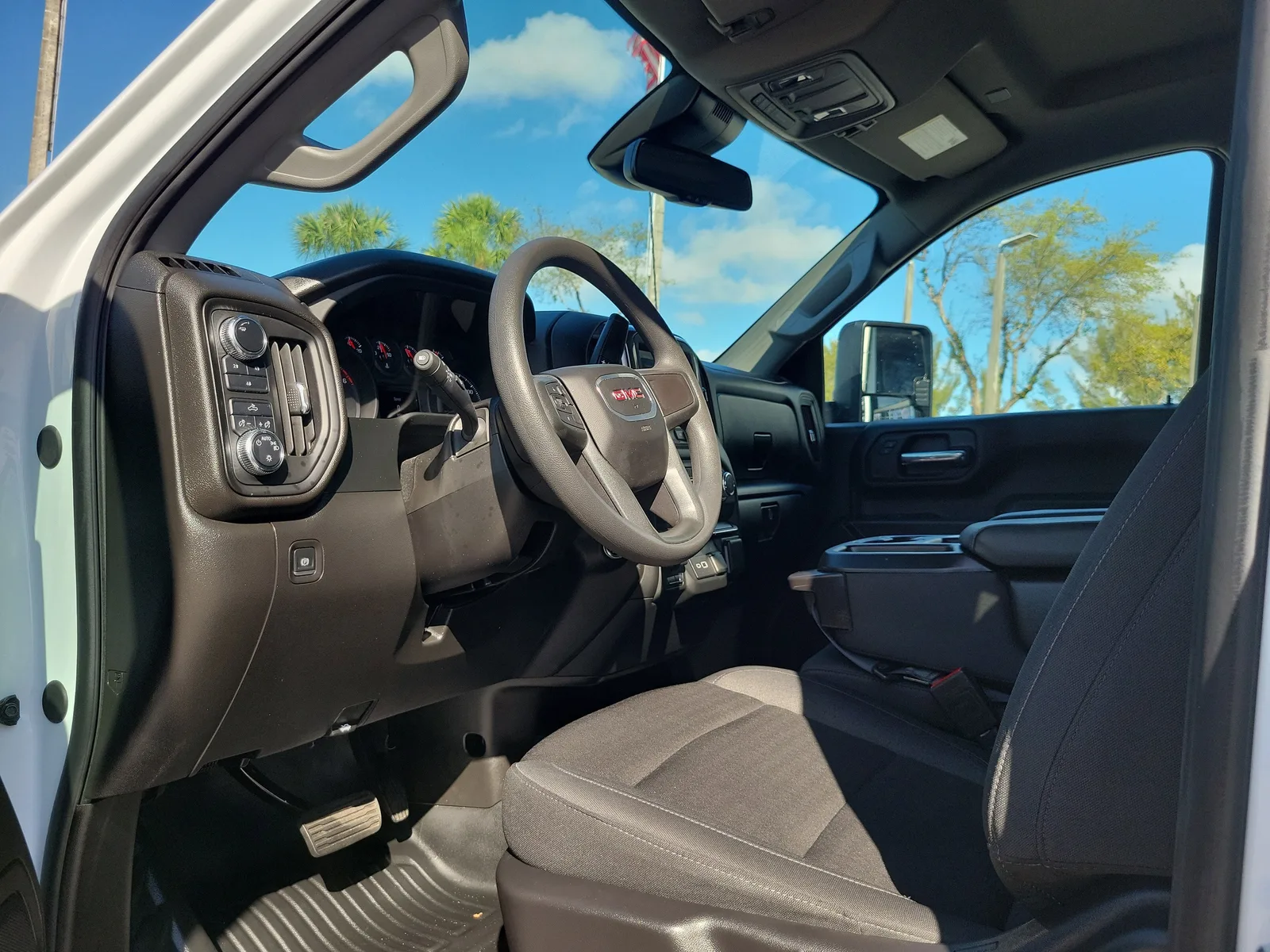 2024 GMC Sierra 2500 HD Pro photo 9