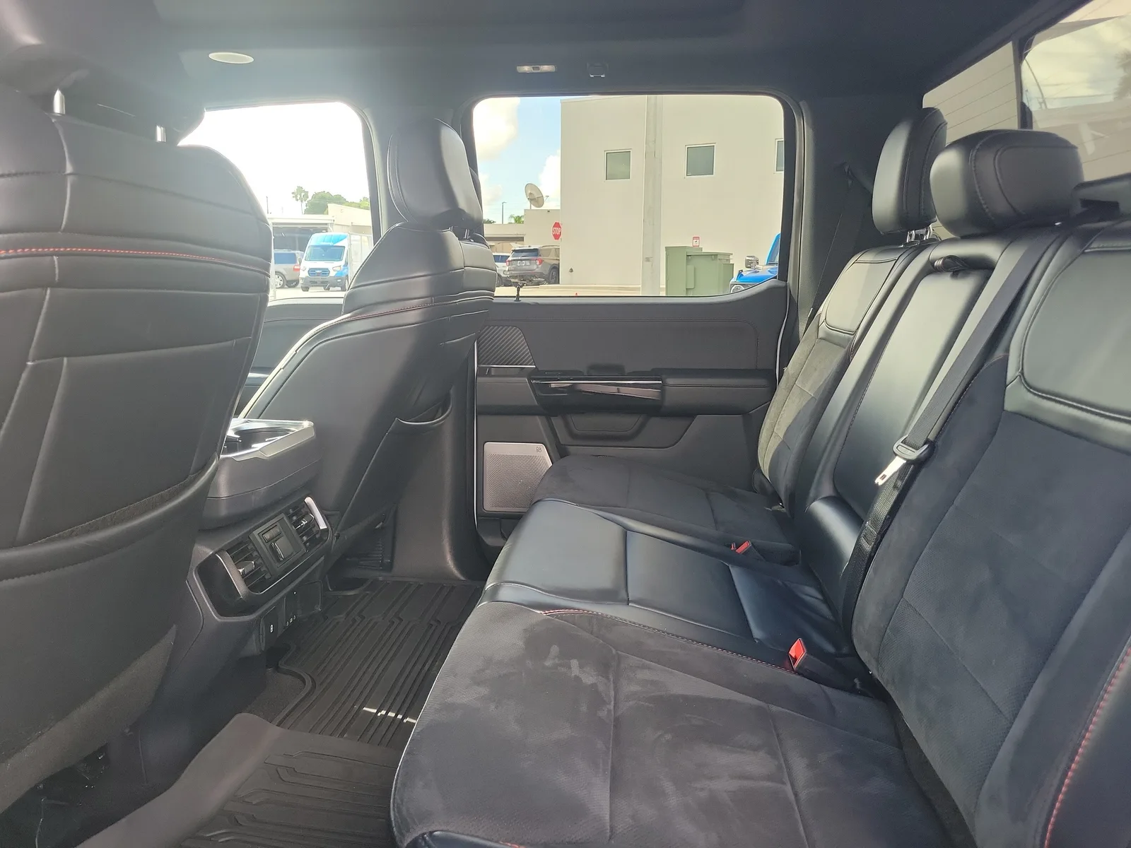 2023 Ford F-150 Raptor 4WD photo 16