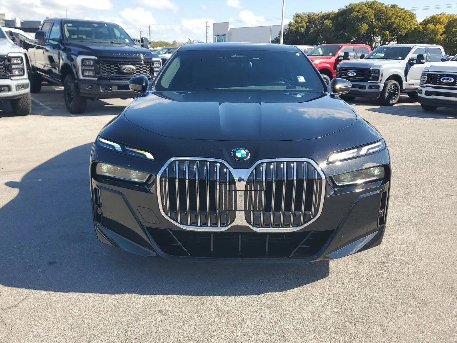 2024 BMW 7 Series 740i photo 2