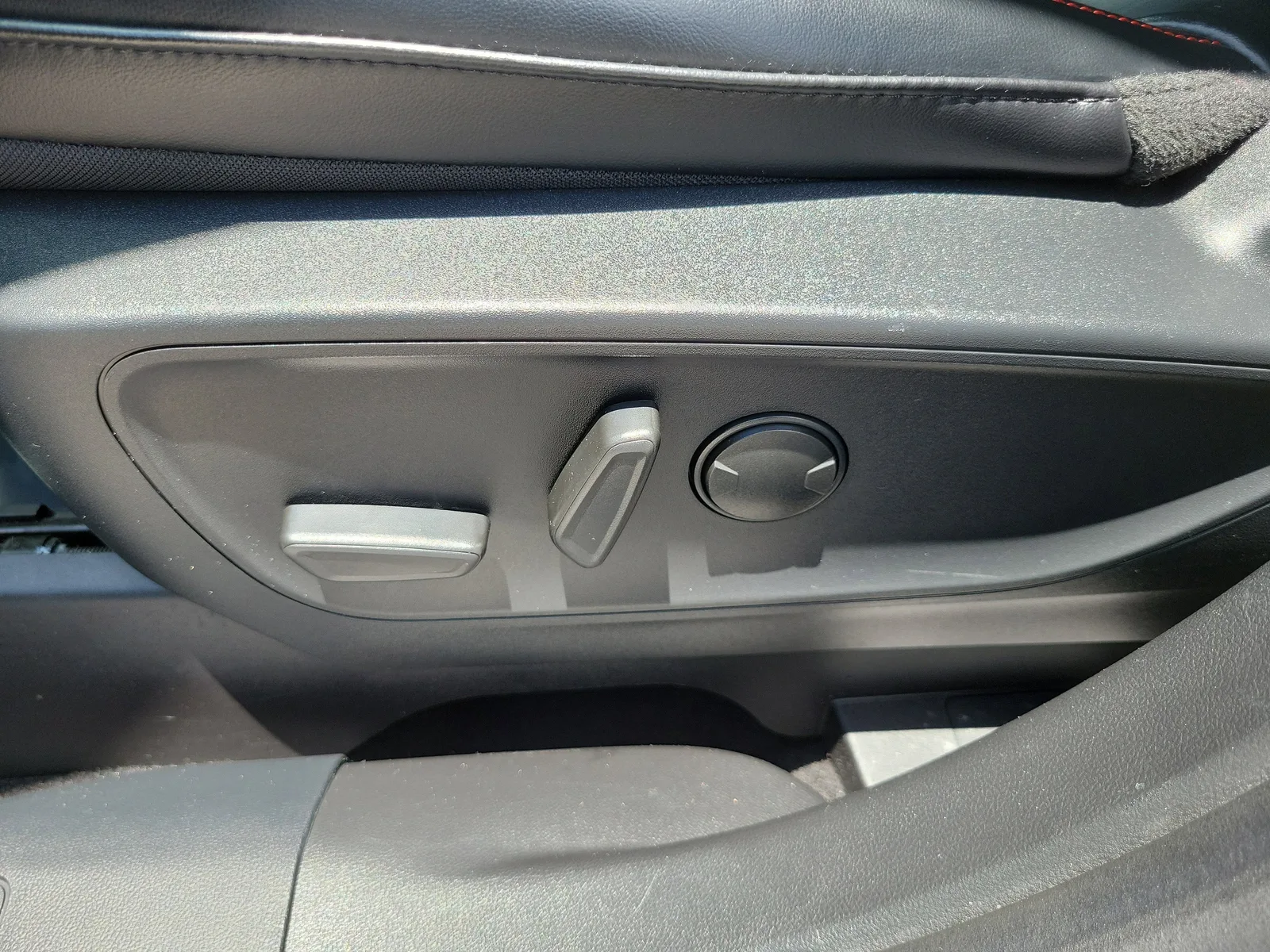 2024 Ford Escape ST-Line photo 12