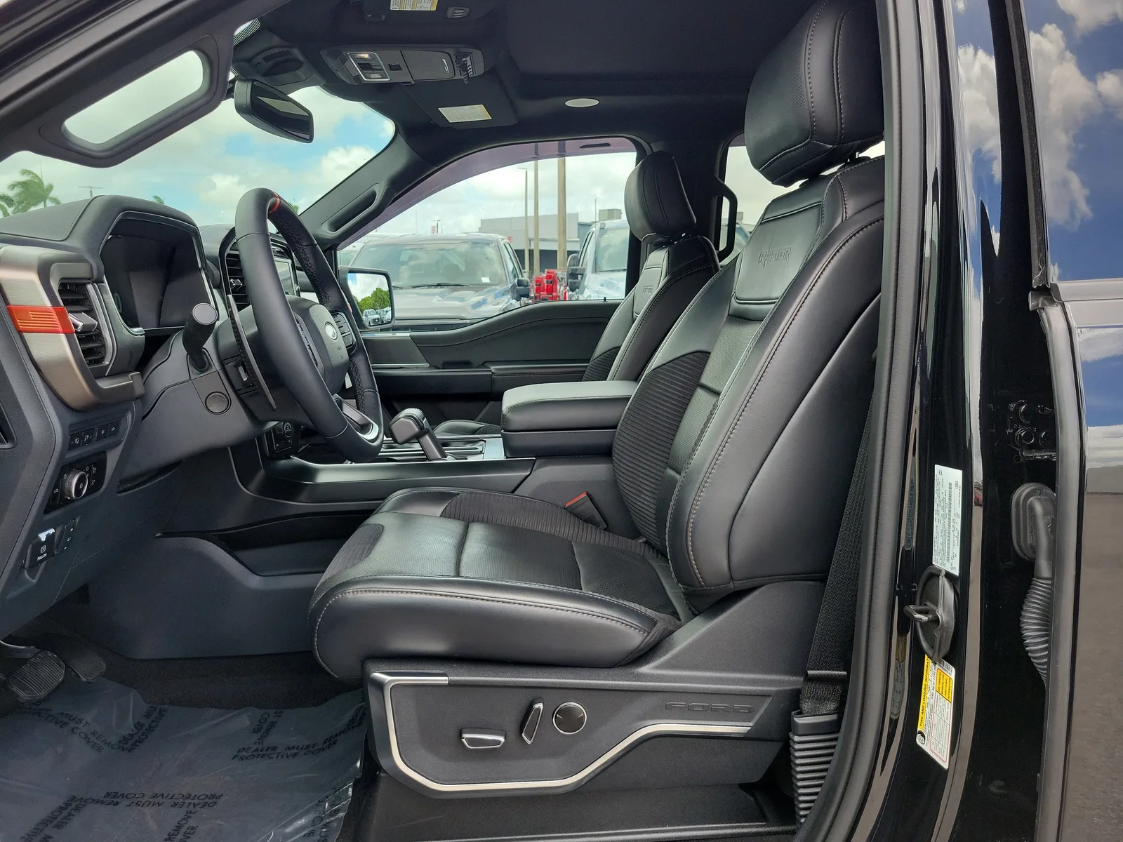 2023 Ford F-150 Raptor 4WD photo 12