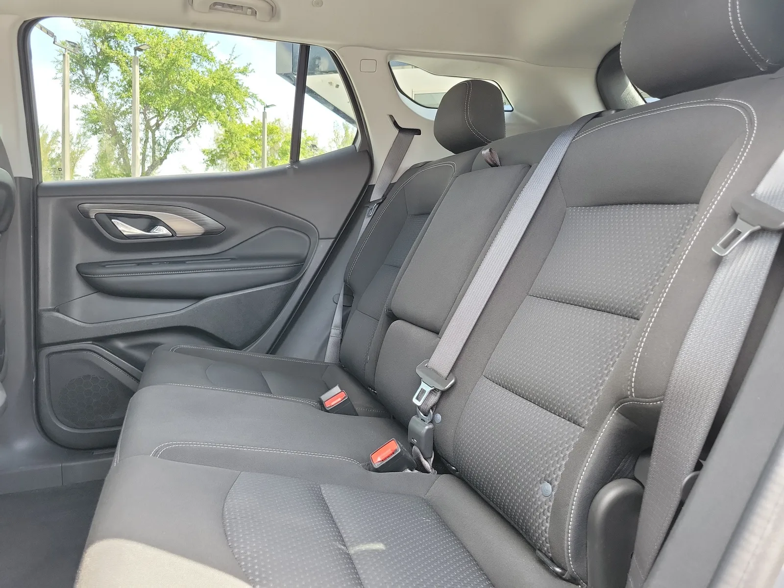 2024 GMC Terrain SLE photo 12