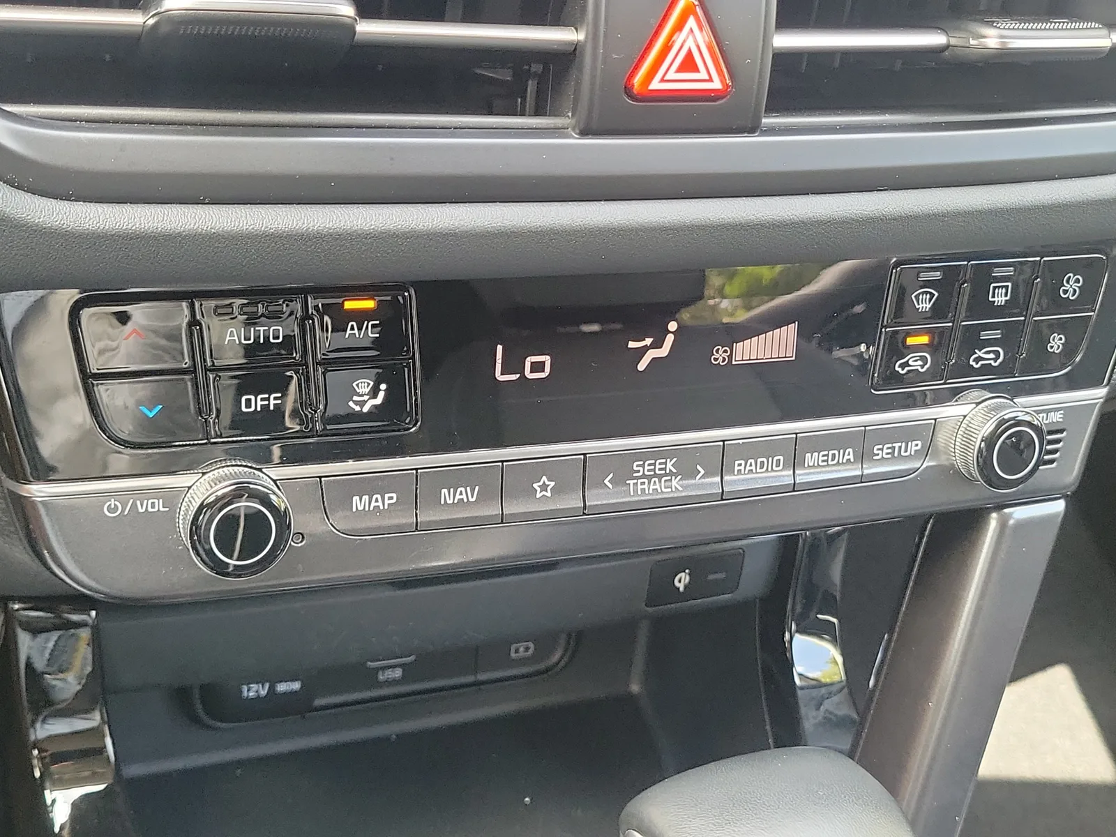 2024 Kia Seltos SX 4WD photo 25