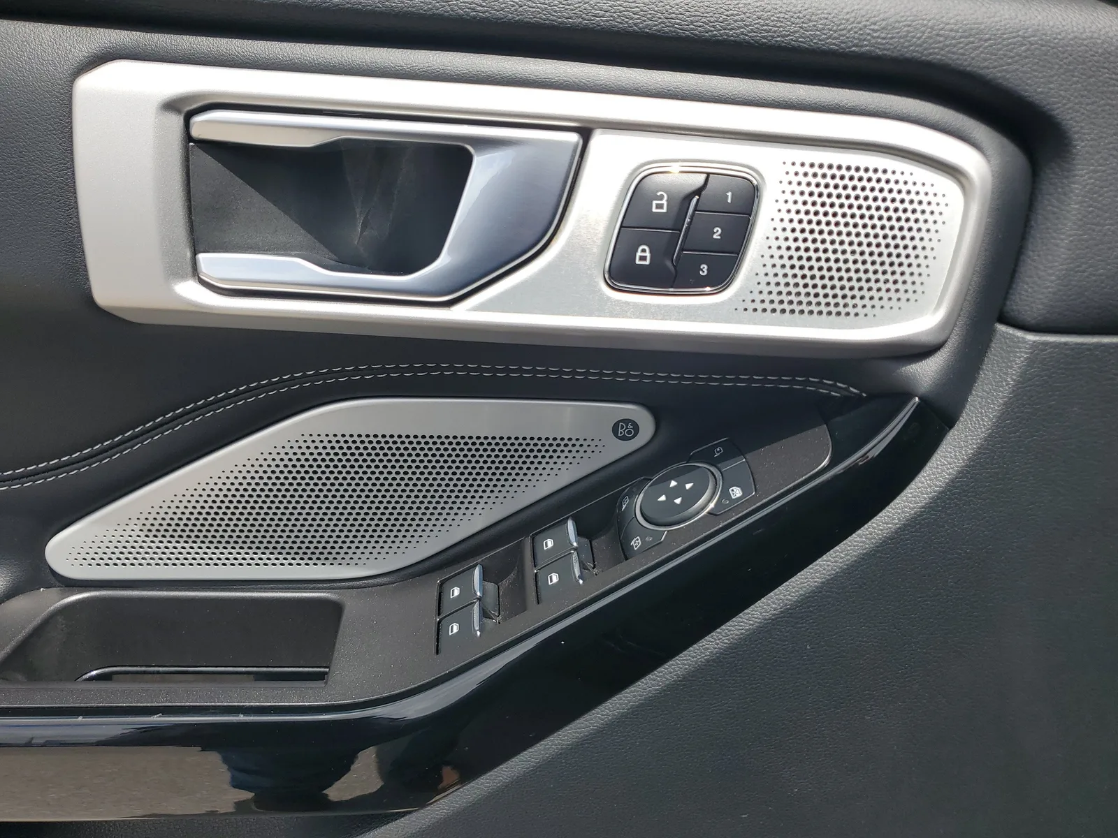 2023 Ford Explorer ST 4WD photo 29