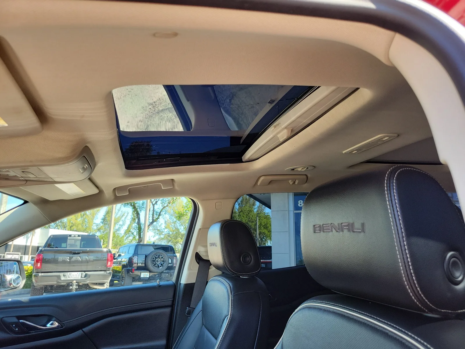2022 GMC Acadia Denali photo 12