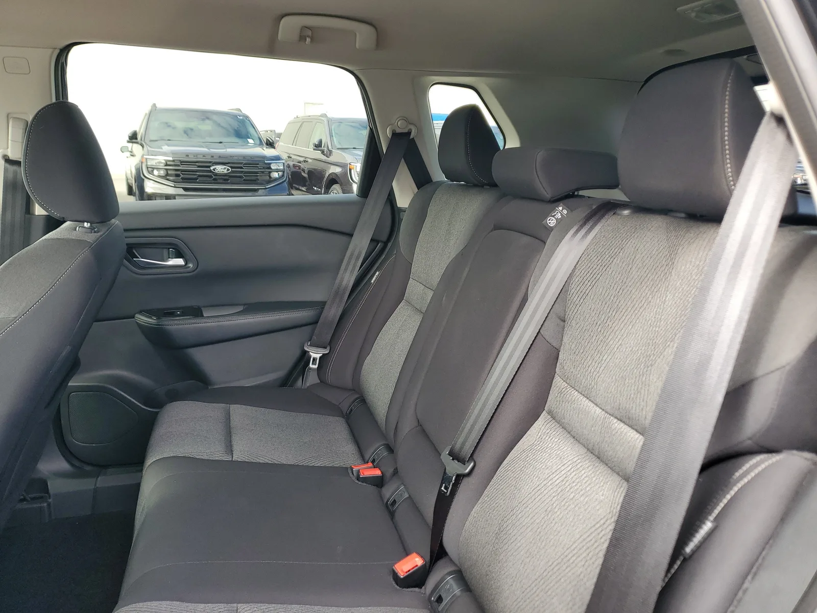 2024 Nissan Rogue SV photo 13