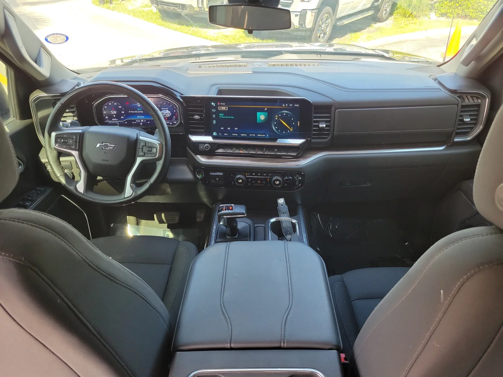 2024 Chevrolet Silverado 1500 RST photo 12