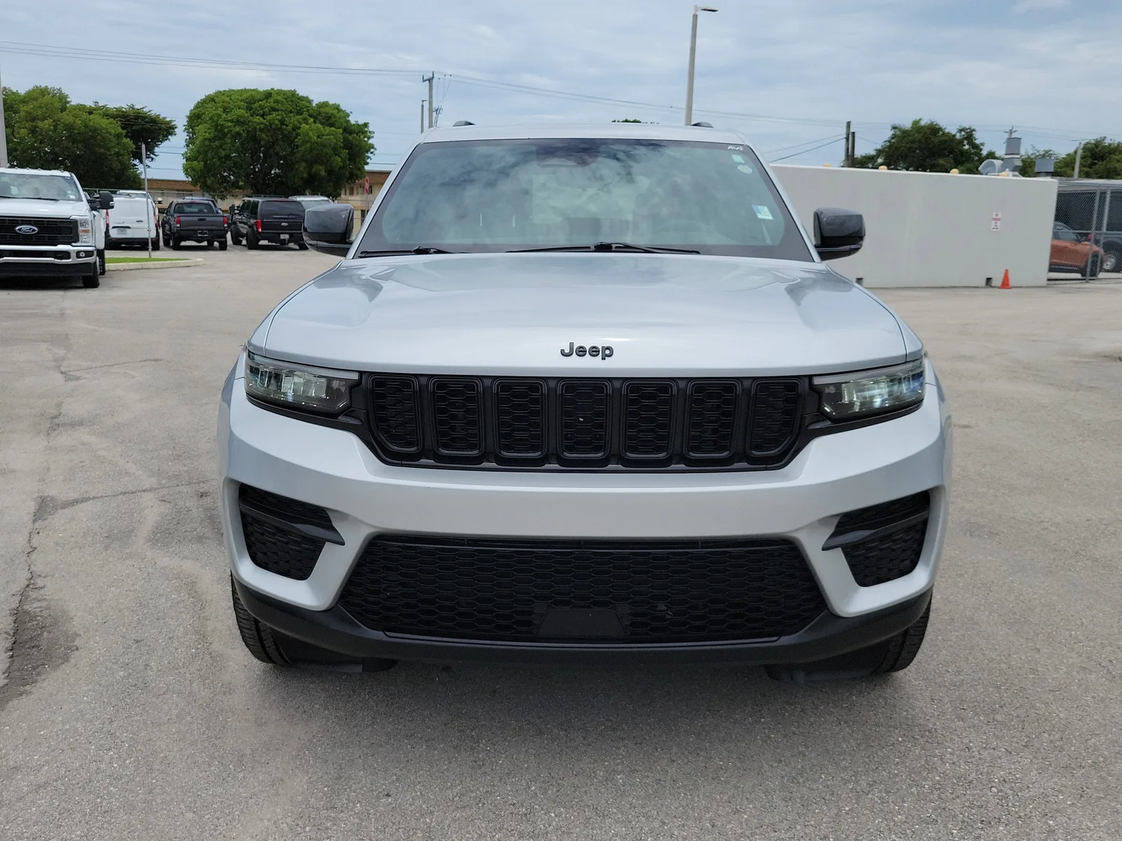 2023 Jeep Grand Cherokee Altitude X 4WD photo 2