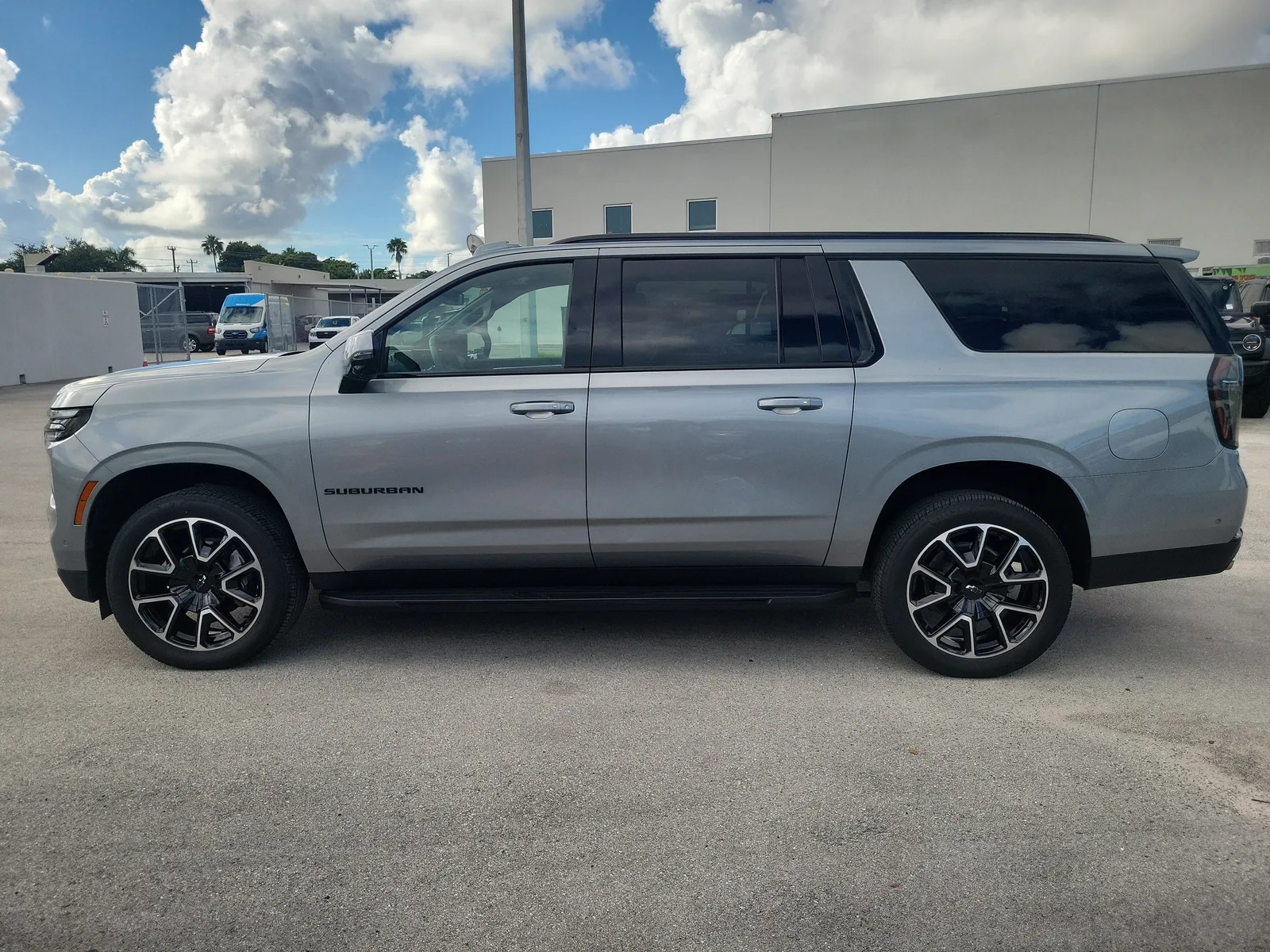 2025 Chevrolet Suburban RST Diesel photo 9