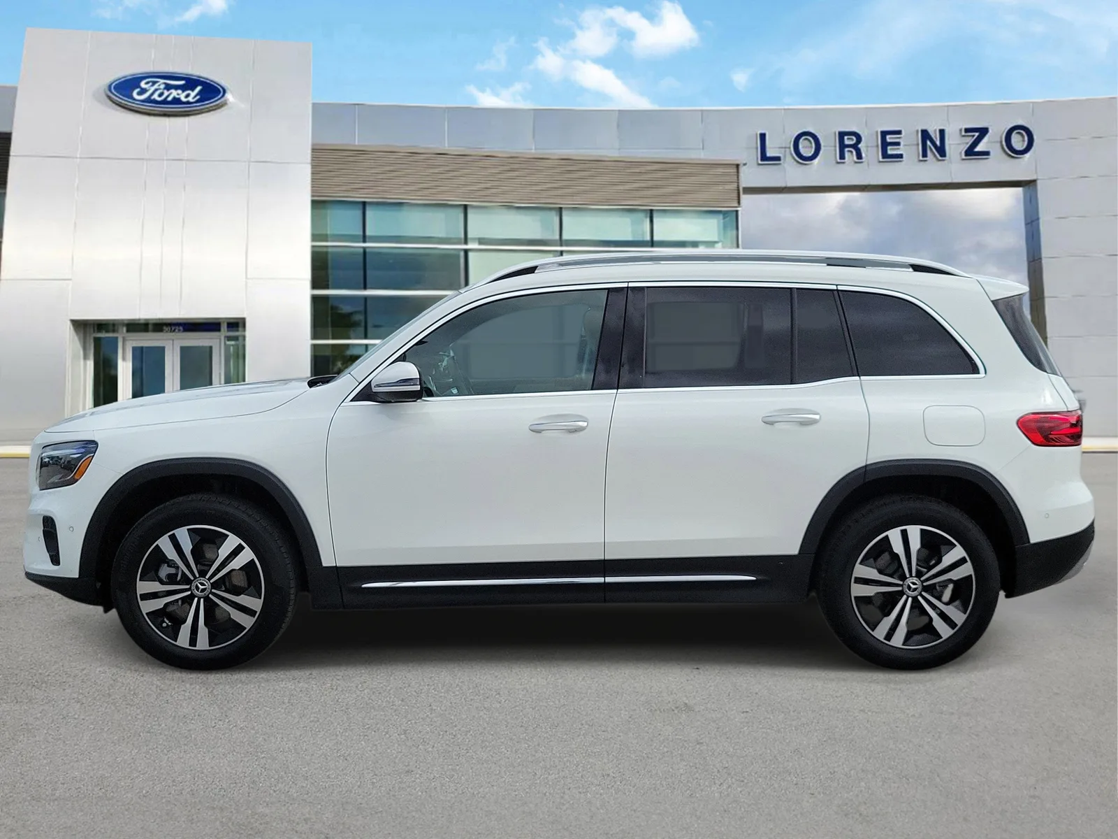 2025 Mercedes-Benz GLB GLB 250 photo 8