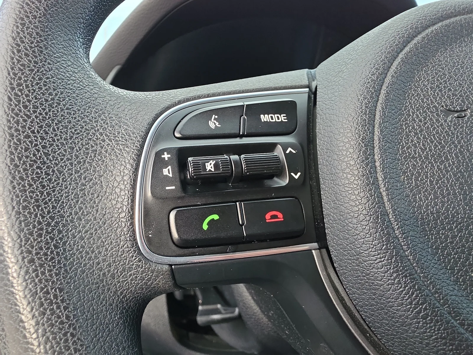 2017 Kia Niro LX photo 13