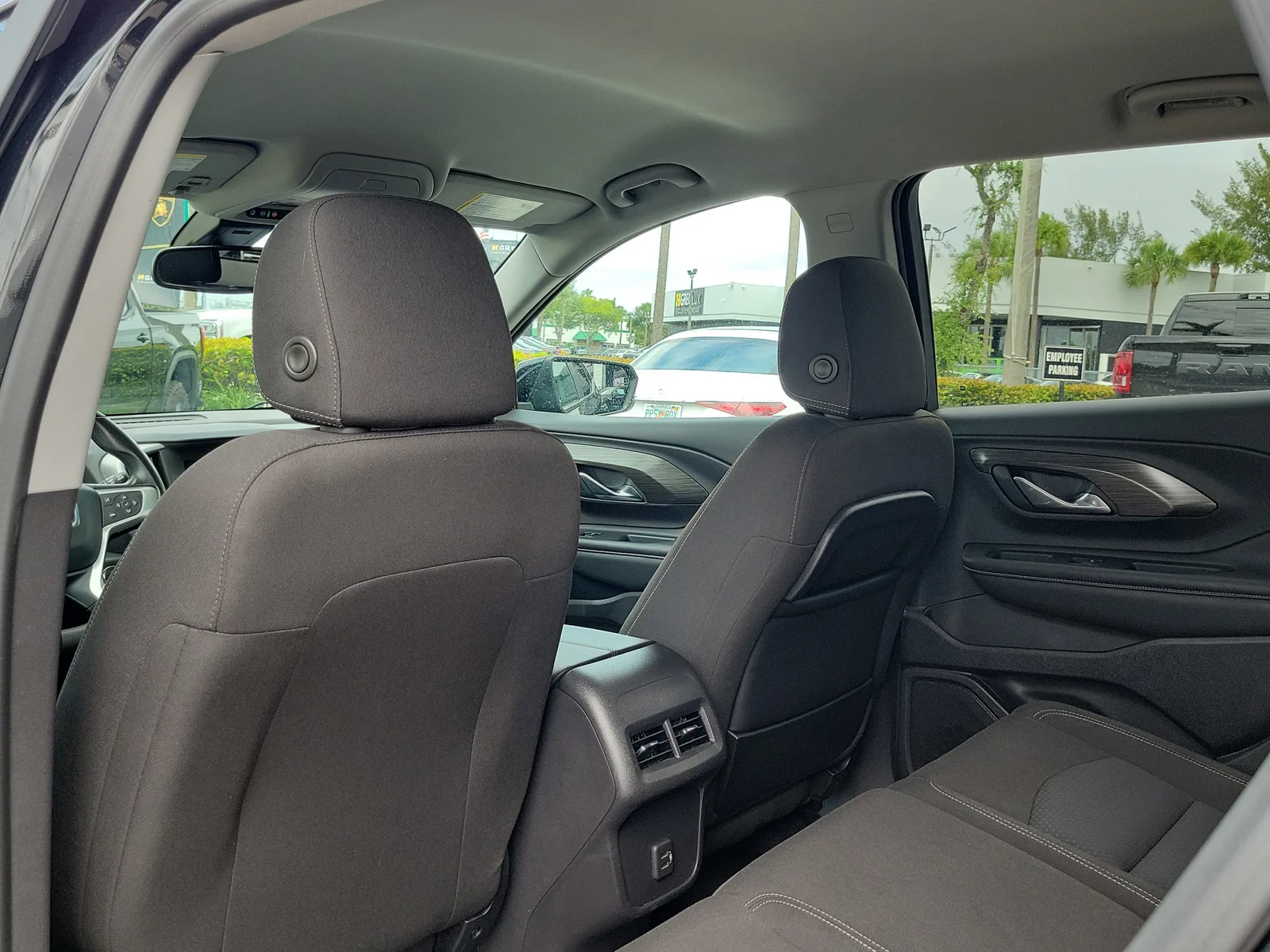 2024 GMC Terrain SLE photo 13