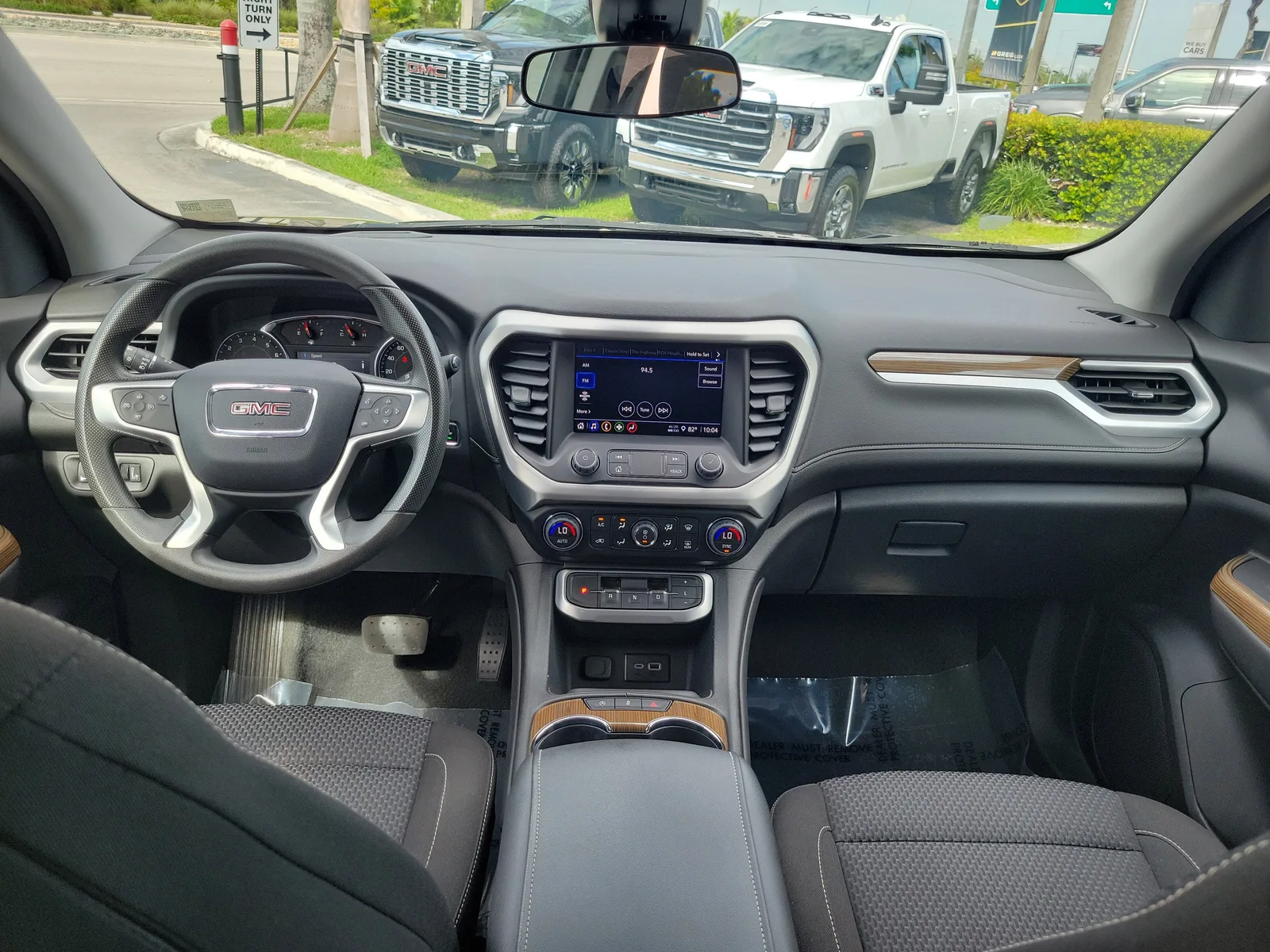 2023 GMC Acadia SLE photo 16