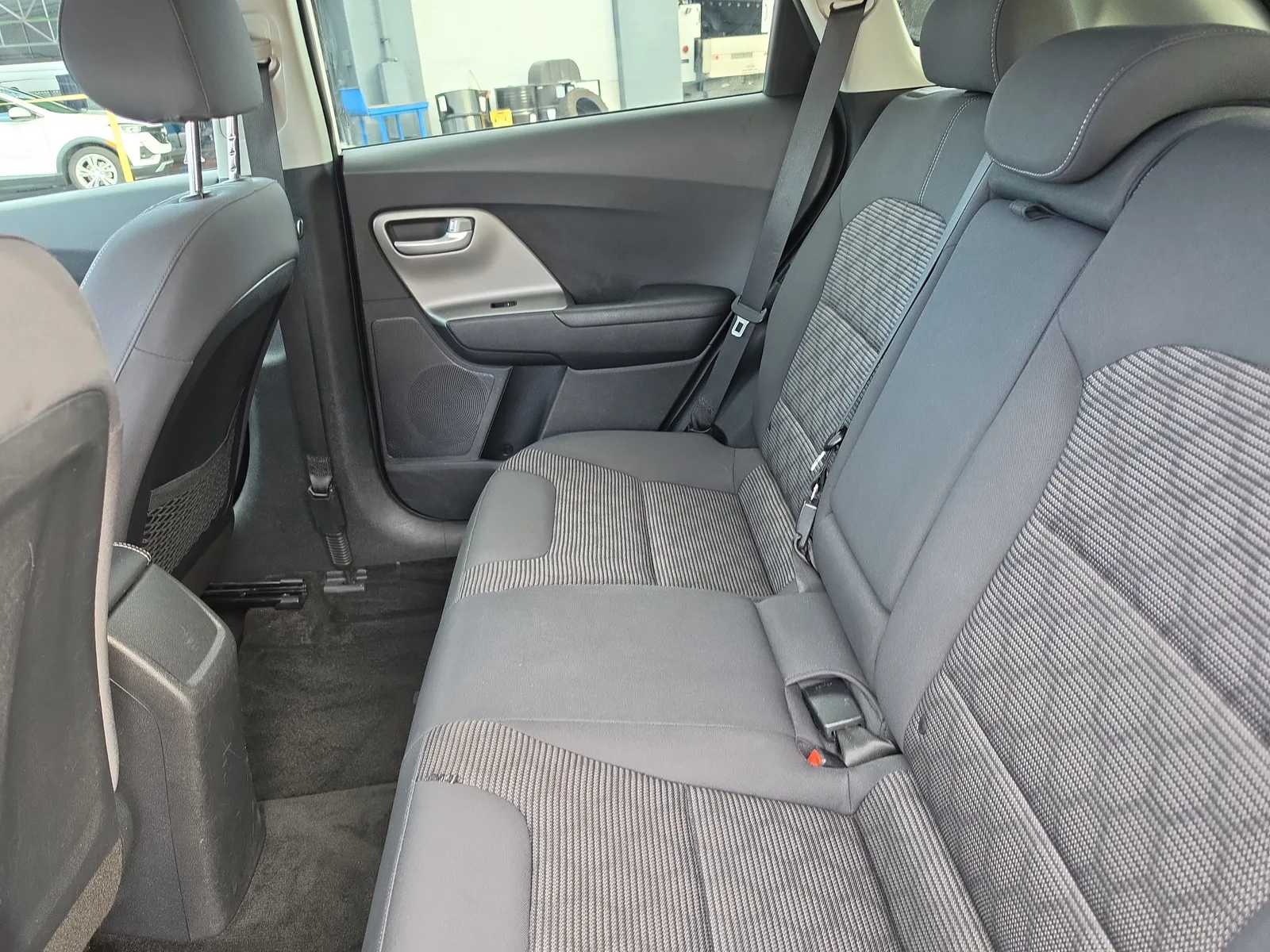 2017 Kia Niro LX photo 8