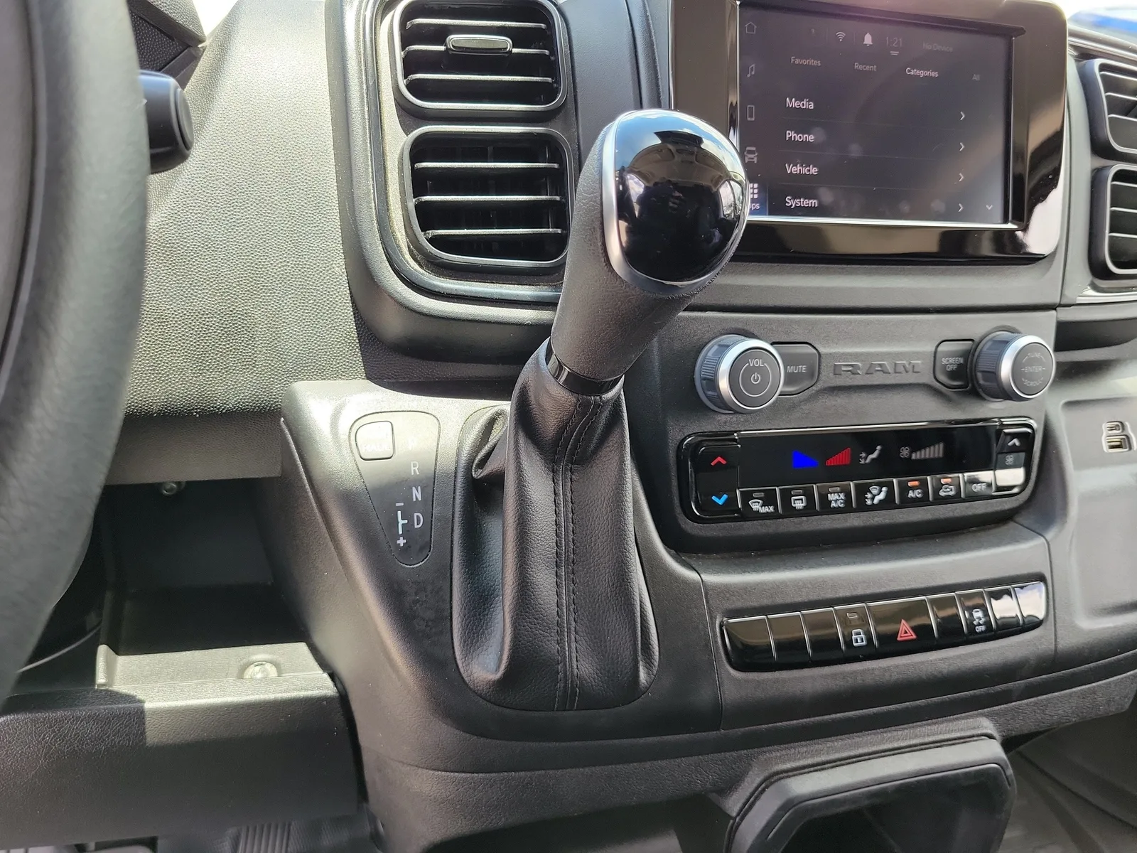 2025 RAM ProMaster Cargo Van Tradesman photo 23