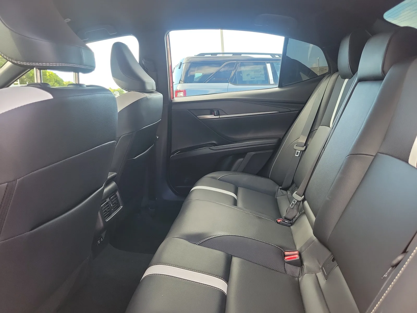 2025 Toyota Camry SE photo 15