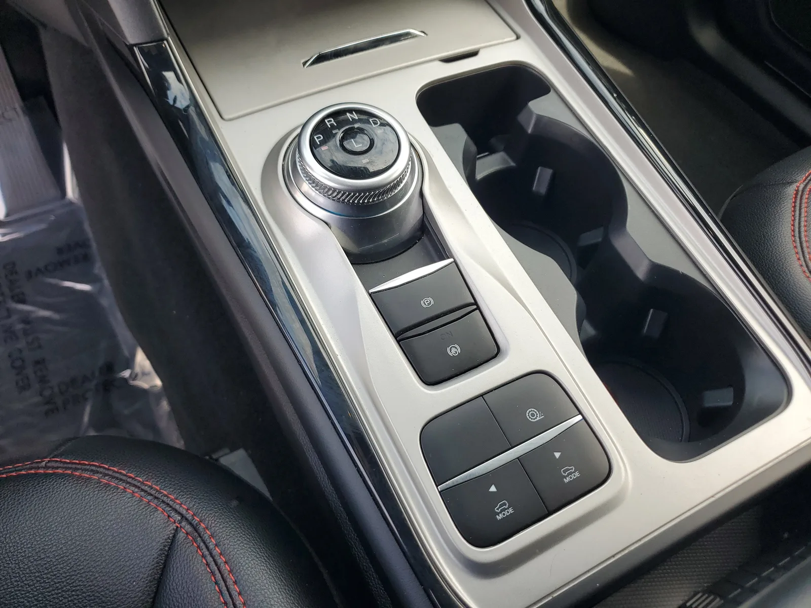 2023 Ford Explorer ST-Line photo 28