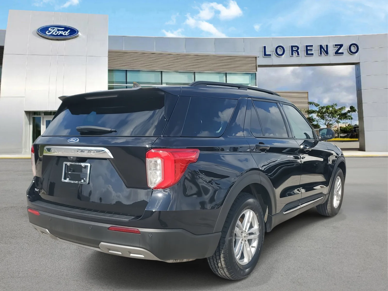 2023 Ford Explorer XLT photo 6
