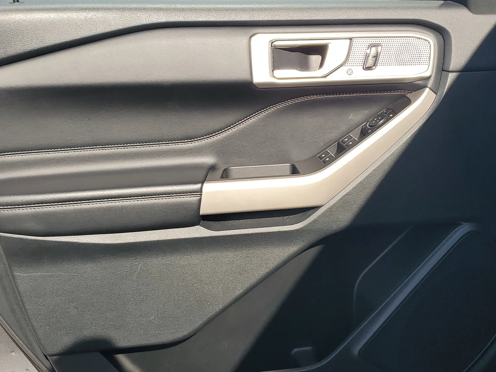 2023 Ford Explorer Limited photo 26