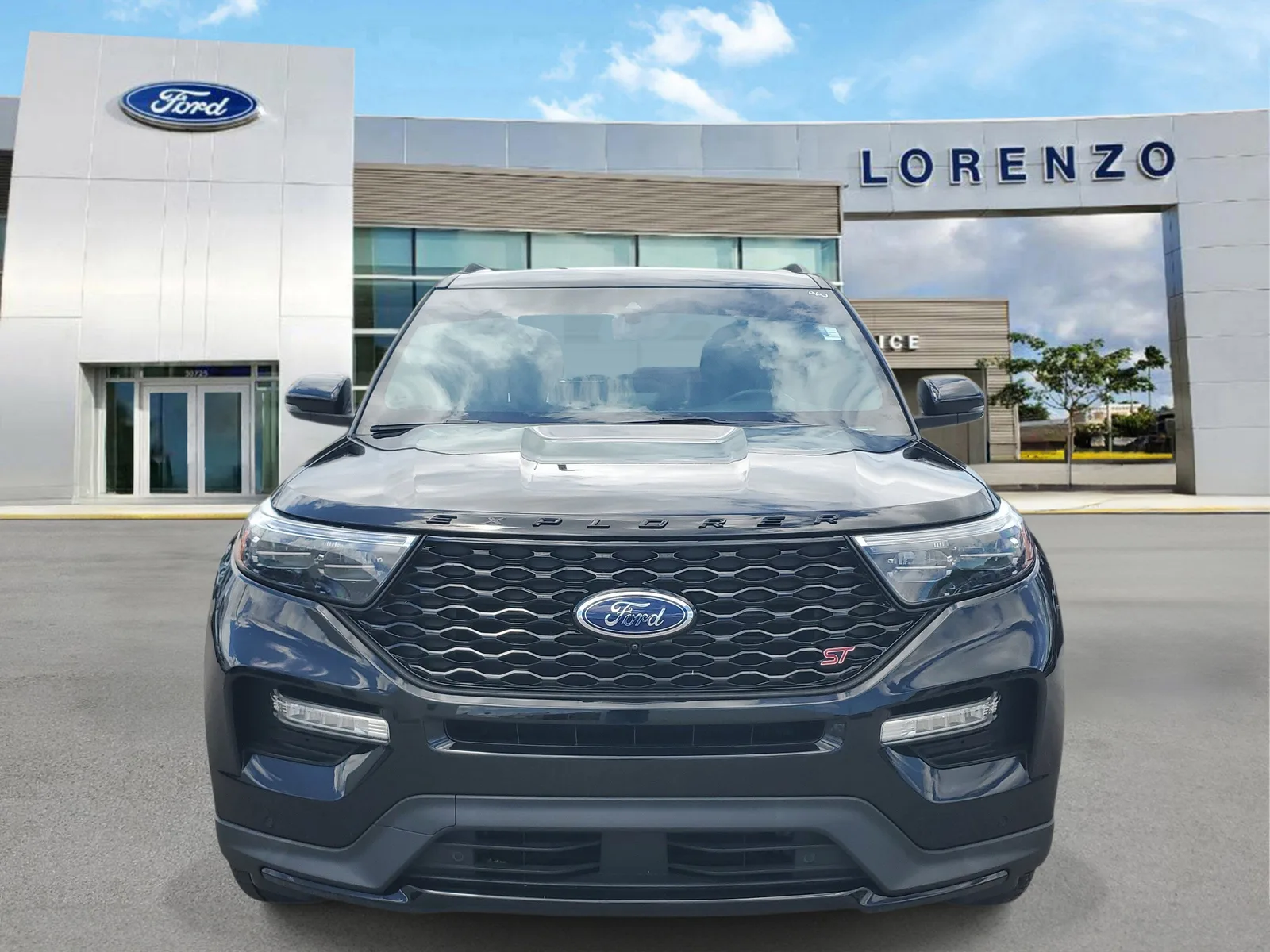 2023 Ford Explorer ST 4WD photo 2