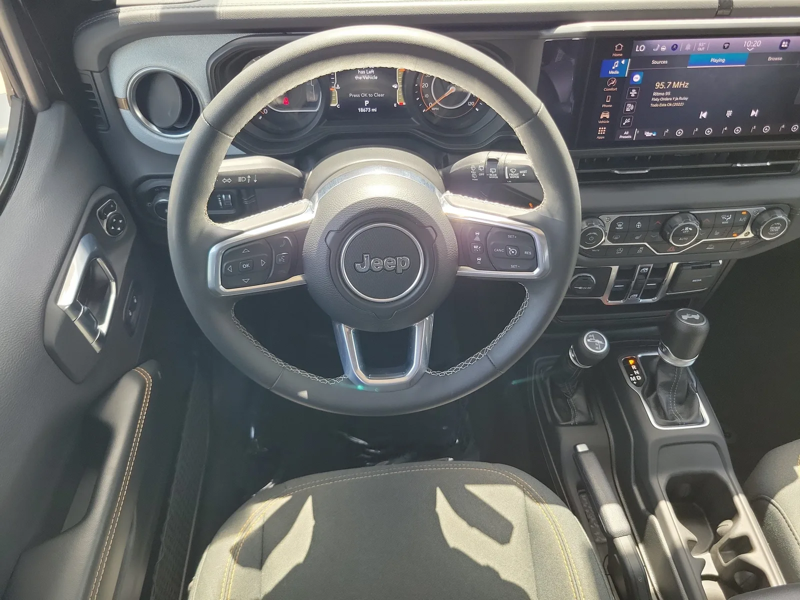 2025 Jeep Wrangler Sahara 4WD photo 18