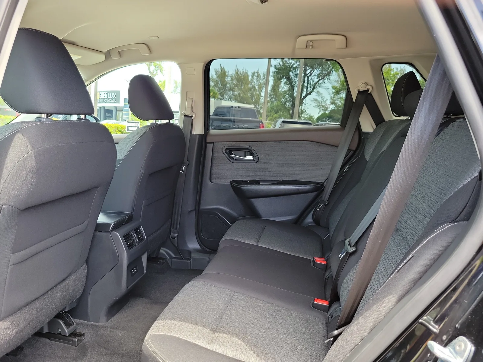 2022 Nissan Rogue SV photo 13