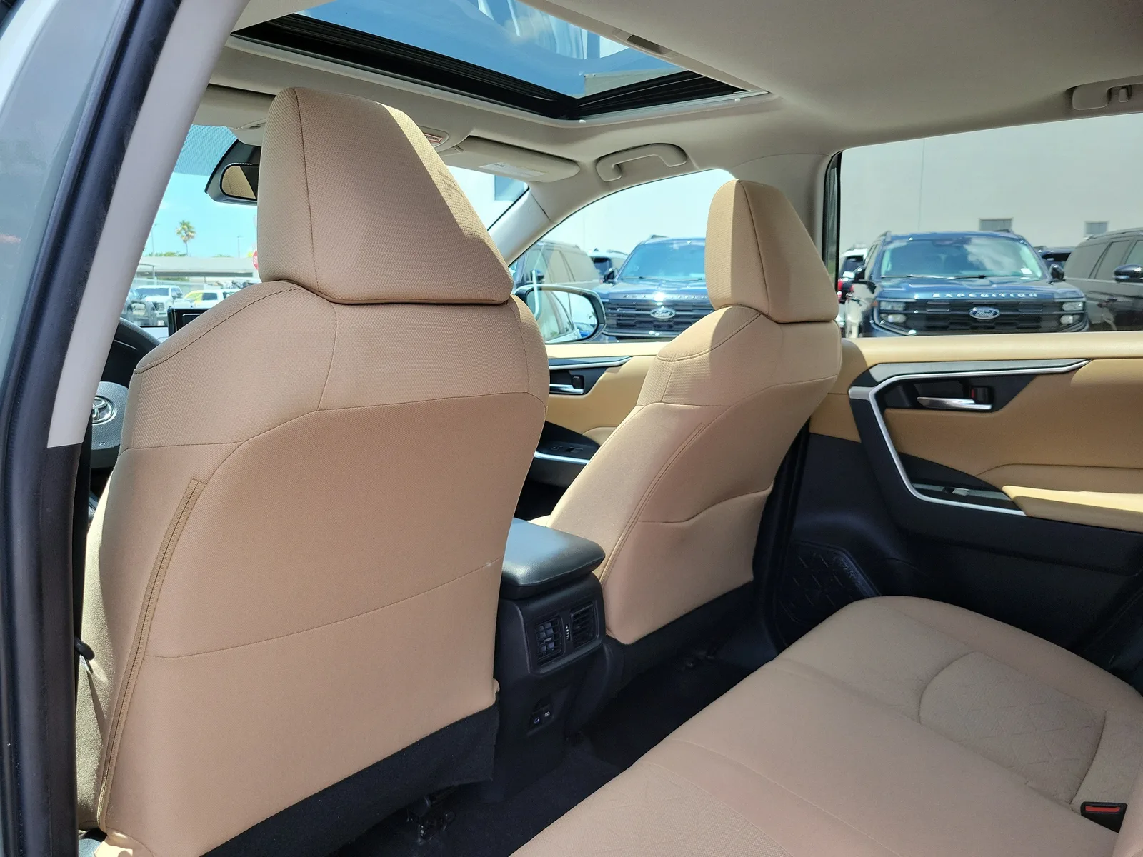 2022 Toyota RAV4 XLE photo 17