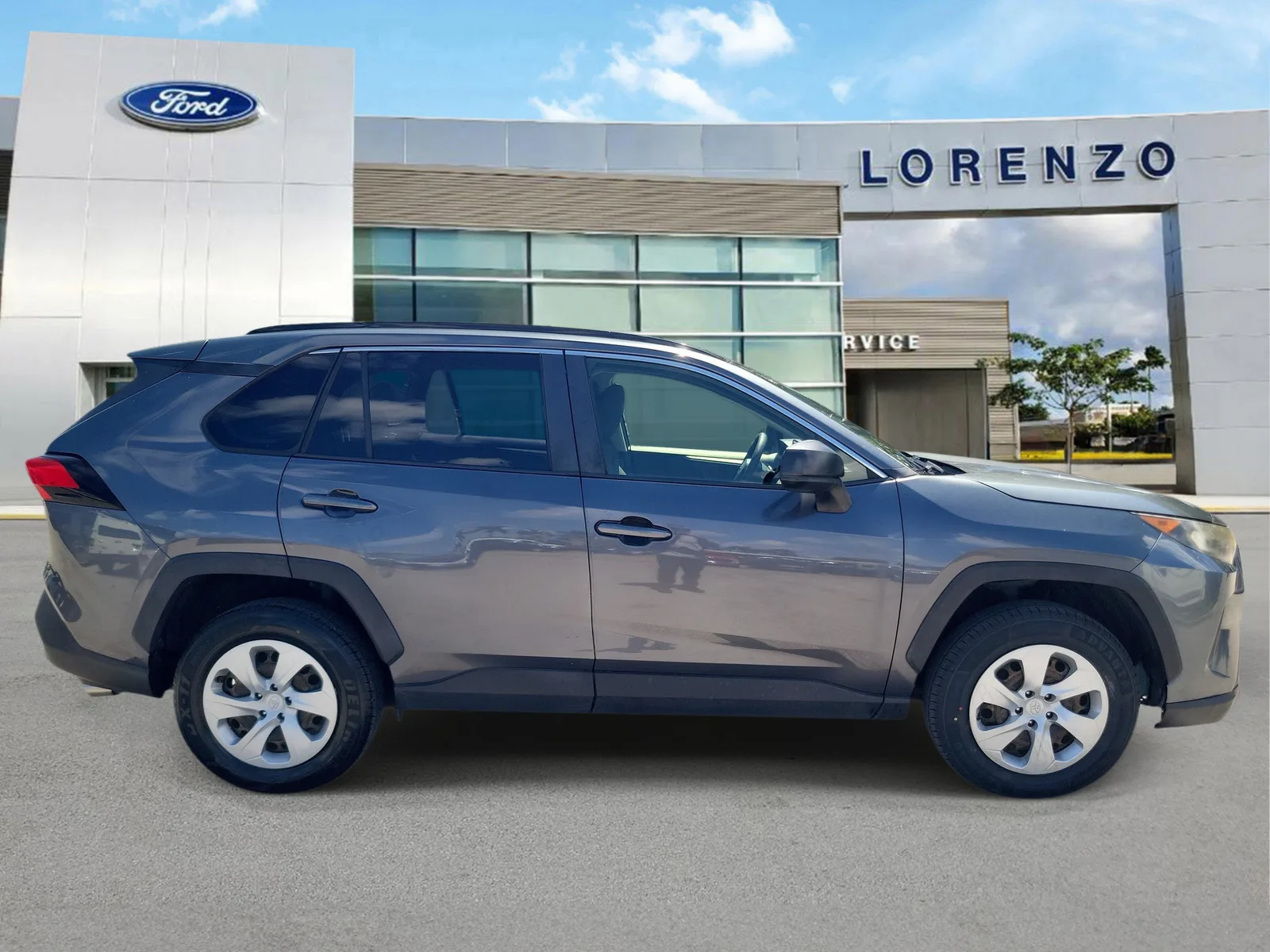 2019 Toyota RAV4 LE photo 4