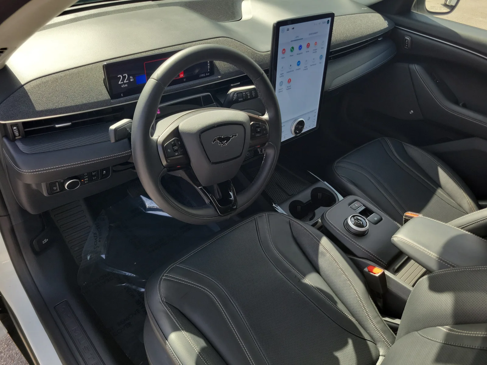 2024 Ford Mustang Mach-E Premium photo 9