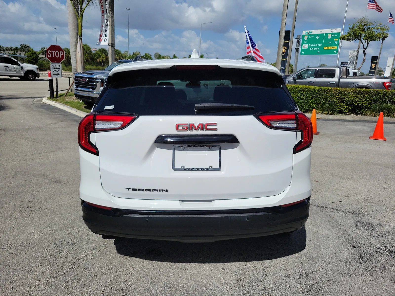 2023 GMC Terrain SLE photo 6