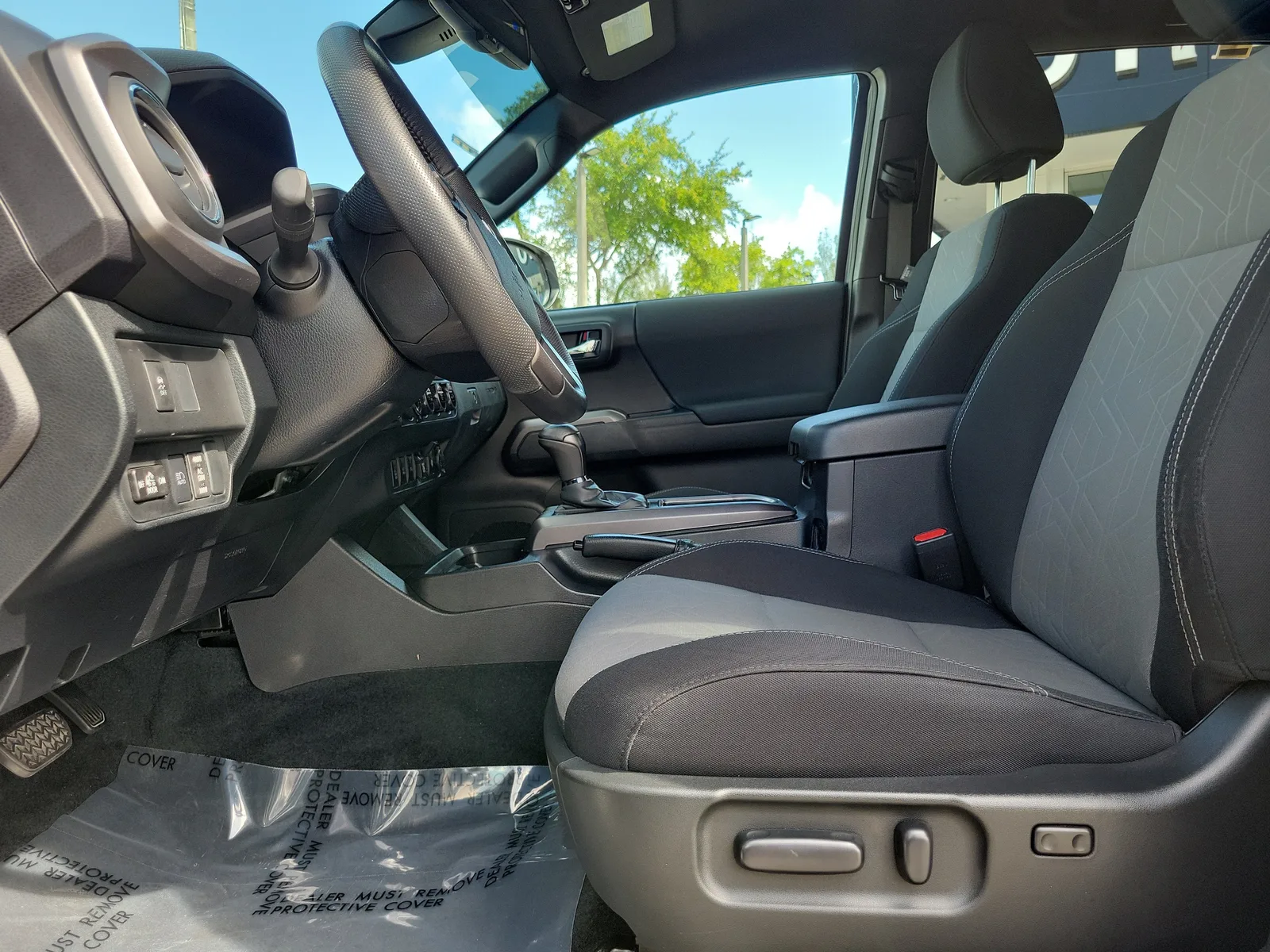 2023 Toyota Tacoma 4WD SR photo 10
