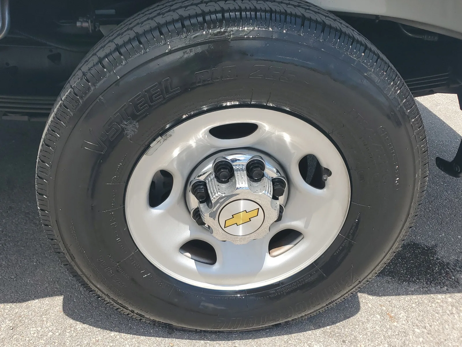 2025 Chevrolet Express Passenger LT photo 28