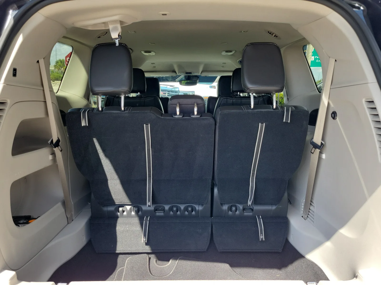 2024 Chrysler Pacifica Touring L photo 15