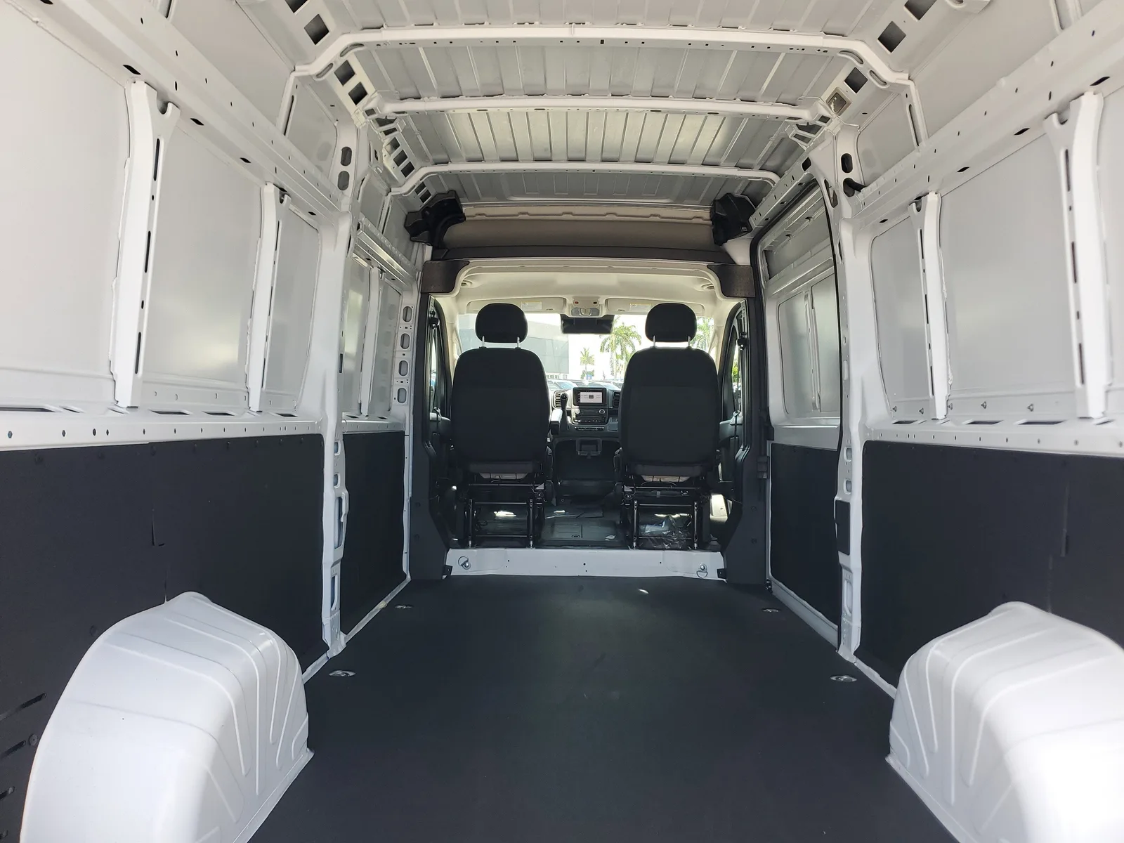 2025 RAM ProMaster Cargo Van Tradesman photo 14