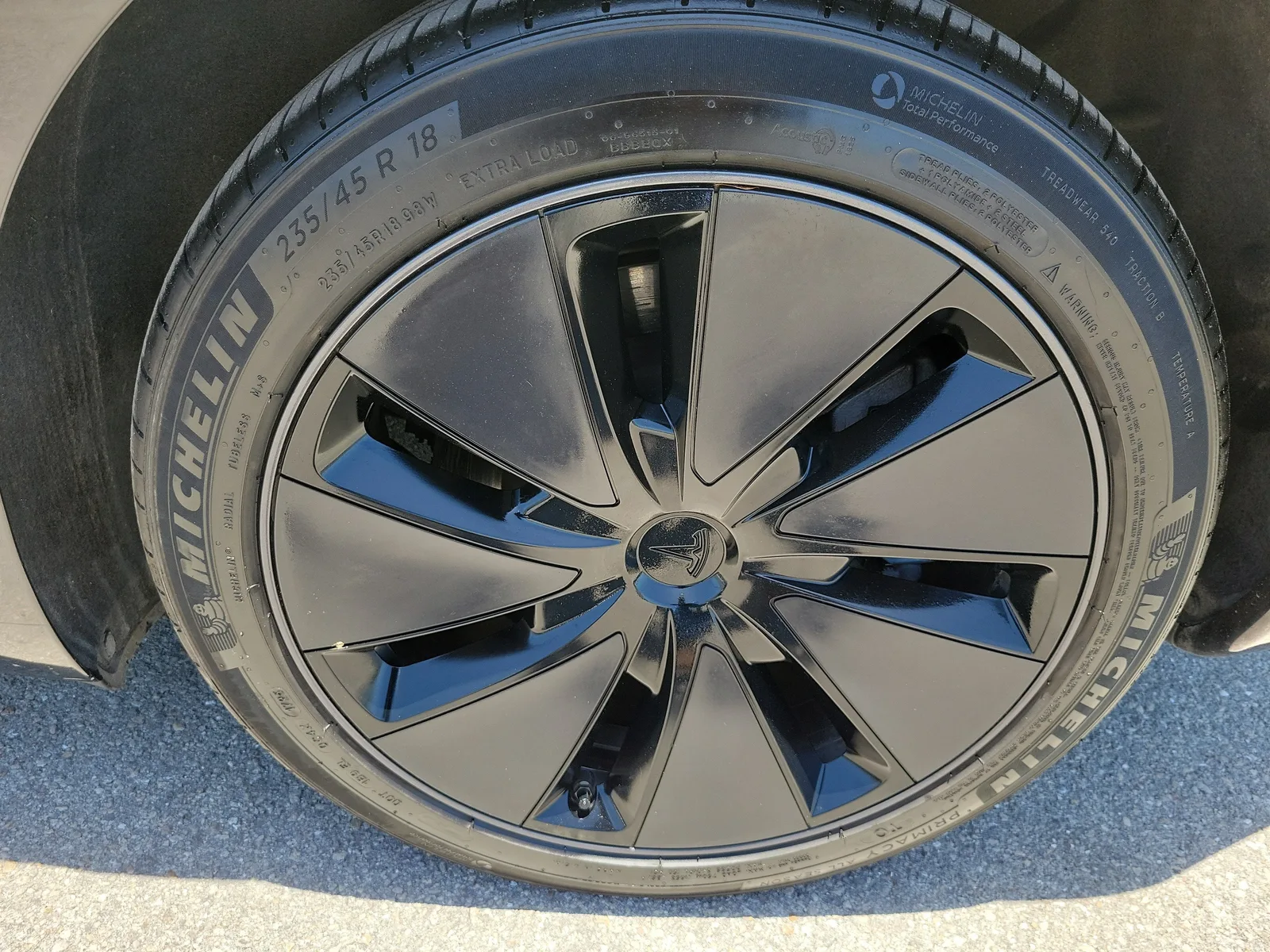 2025 Tesla Model 3 Long Range photo 9