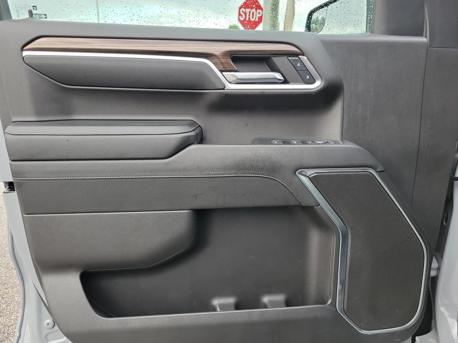 2024 Chevrolet Silverado 1500 RST photo 22