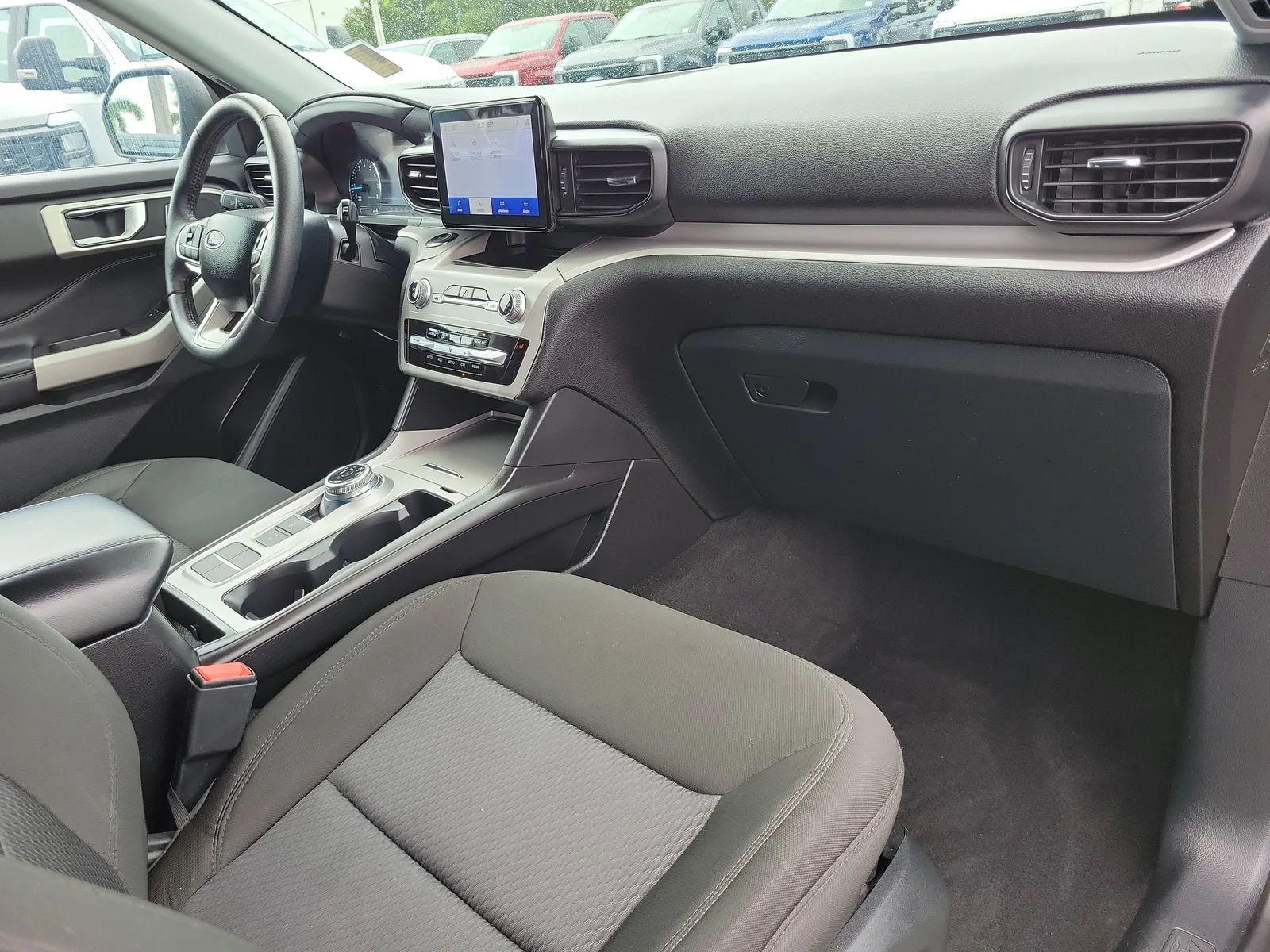 2024 Ford Explorer XLT photo 19