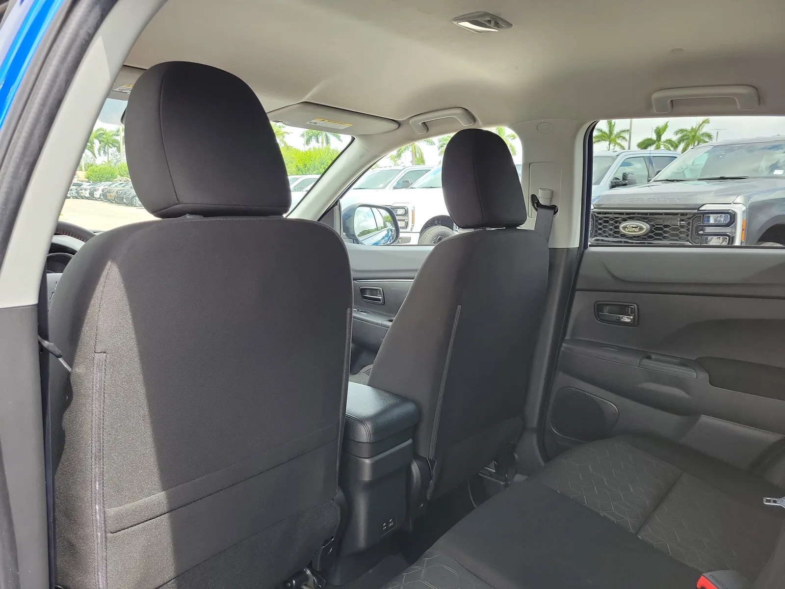 2025 Mitsubishi Outlander Sport LE photo 14