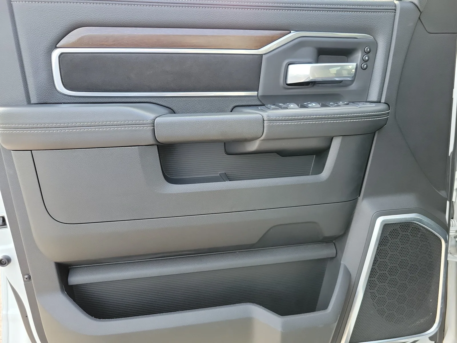 2024 RAM 2500 Laramie 4WD Diesel photo 25