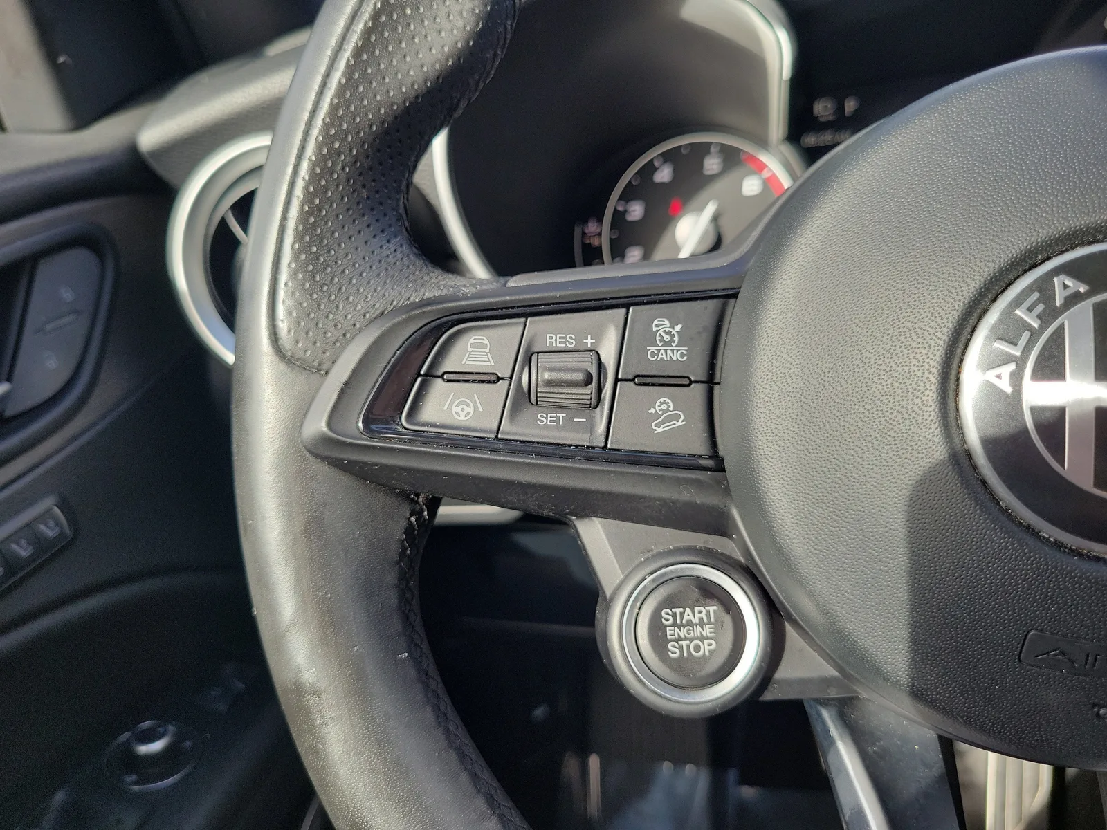 2023 Alfa Romeo Stelvio Ti photo 23